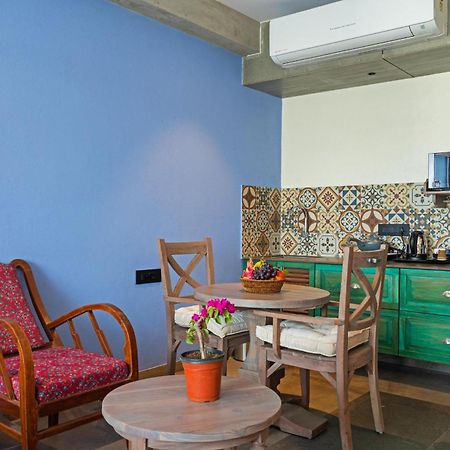 Bougainvilla Apartment Surate Extérieur photo