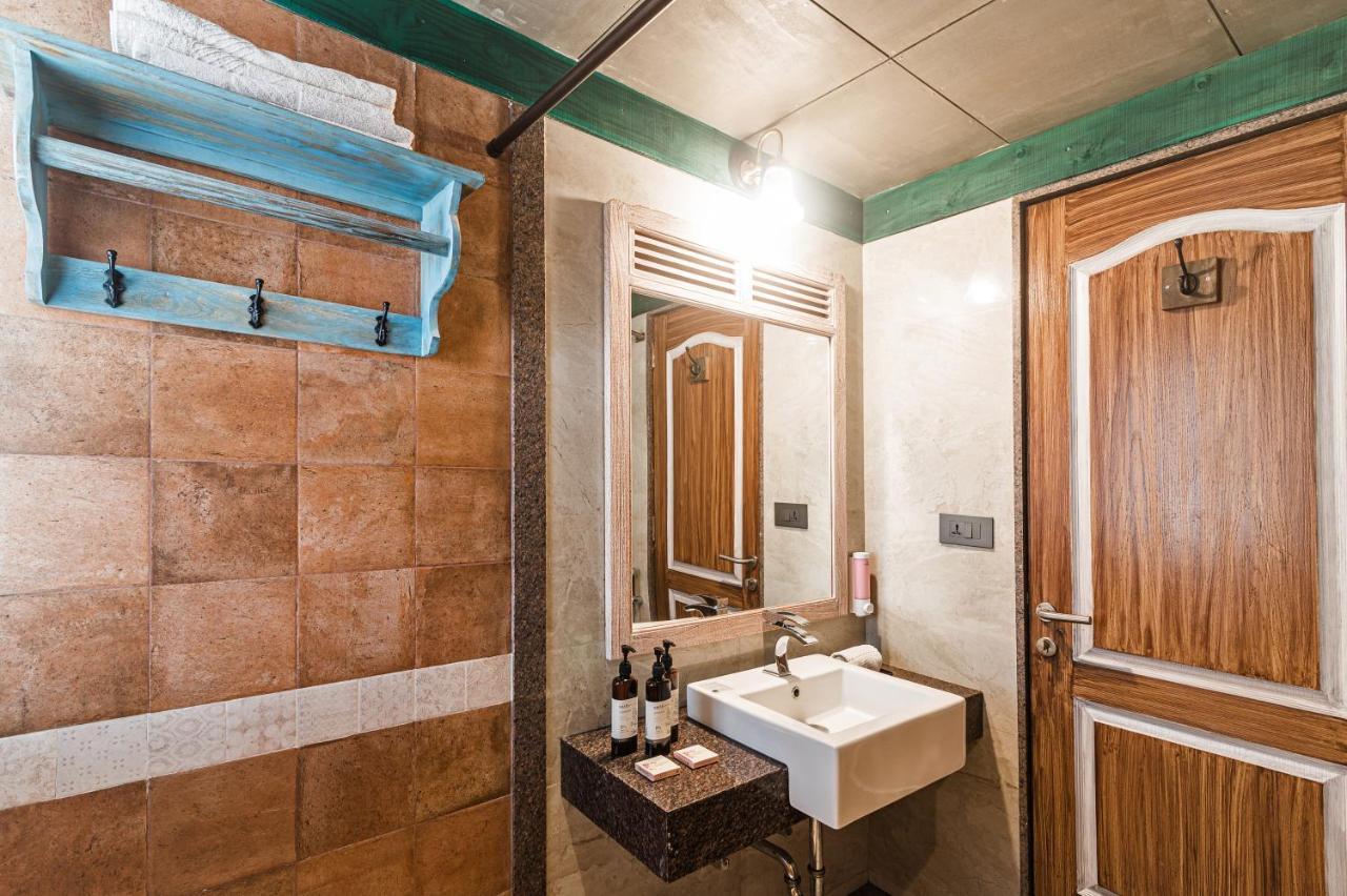 Bougainvilla Apartment Surate Extérieur photo