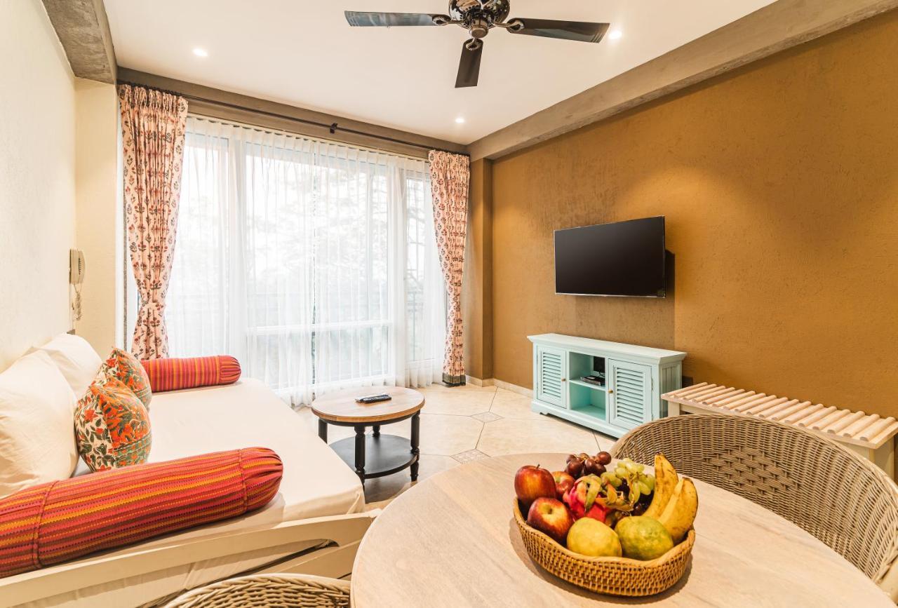 Bougainvilla Apartment Surate Extérieur photo