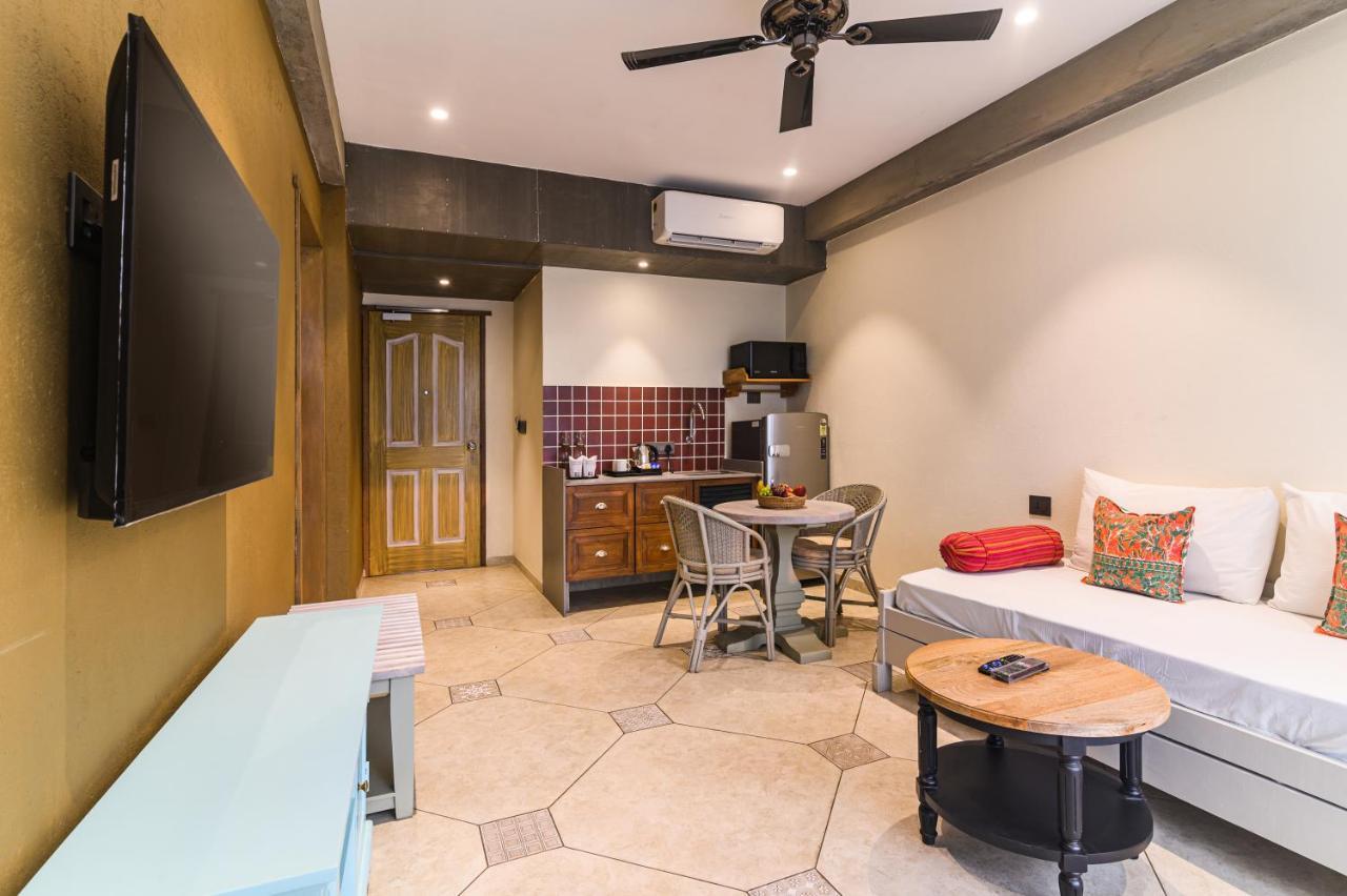 Bougainvilla Apartment Surate Extérieur photo