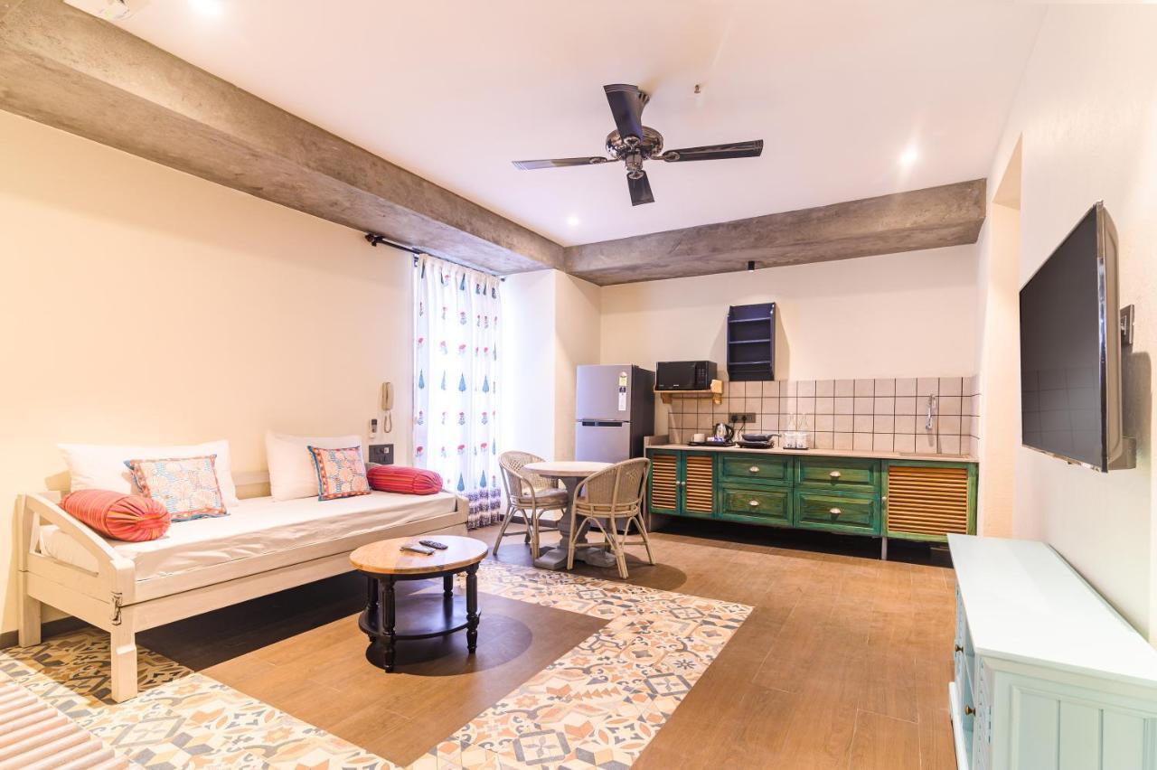 Bougainvilla Apartment Surate Extérieur photo